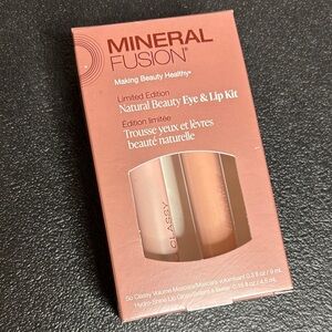 Mineral Fusion Natural Beauty Eye & Lip Kit - So Classy Mascara Lip Gloss Set